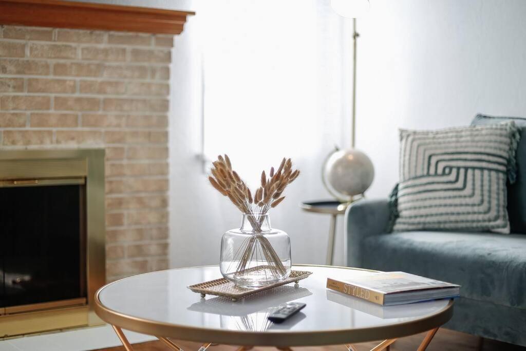 End Zone Escape-Light And Bright Hof Village Home แคนตัน ภายนอก รูปภาพ